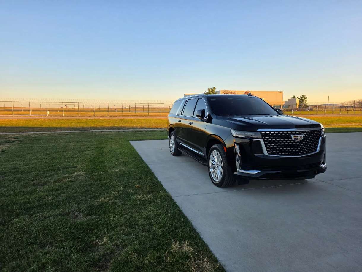 Private jet ground transportation with chauffeur for FBO transfers in Central Indiana